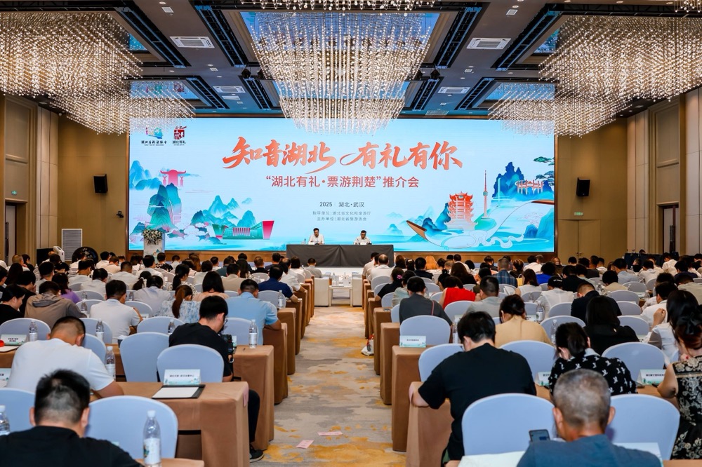 “知音湖北·票游荆楚 ”推介会在中国车谷举行 武体集团与湖北省旅游协会签署战略协议