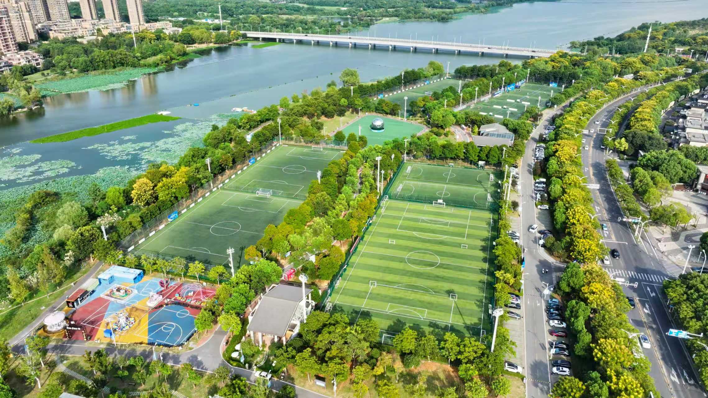 周杰伦演唱会明日开唱，武汉体育中心「杰迷专属秘境」逛吃攻略请收藏！