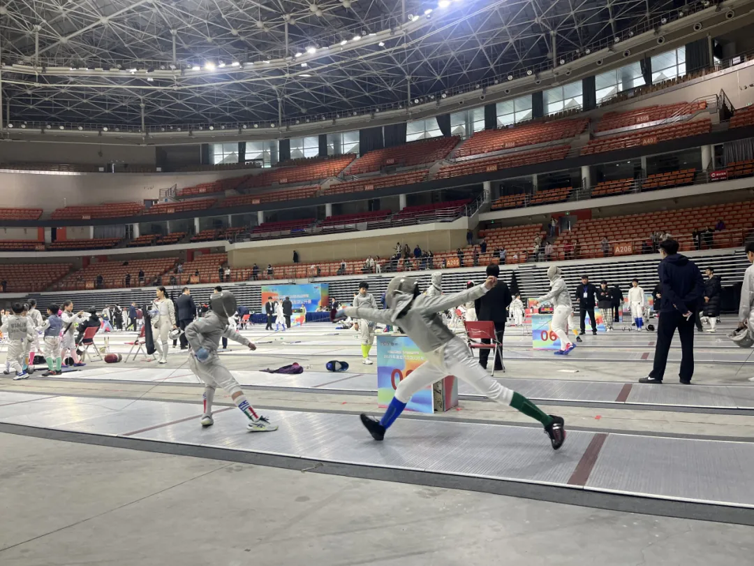 【阳光体育】剑指荆楚，荣耀加冕武汉经开车谷击剑队闪耀2025湖北省击剑公开赛