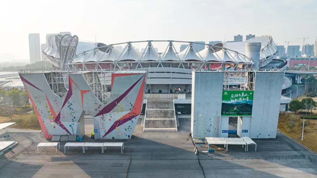 【阳光体育】解锁垂直童年！攀岩启蒙班，让娃在攀登中变强