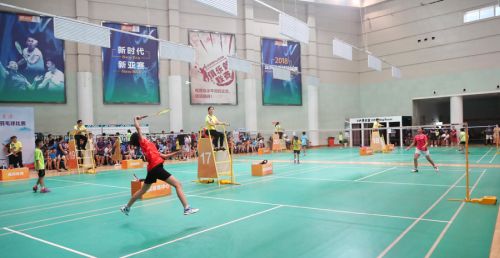 2018年省“协会杯”青少年羽毛球比赛在武汉体育中心开幕(图5)