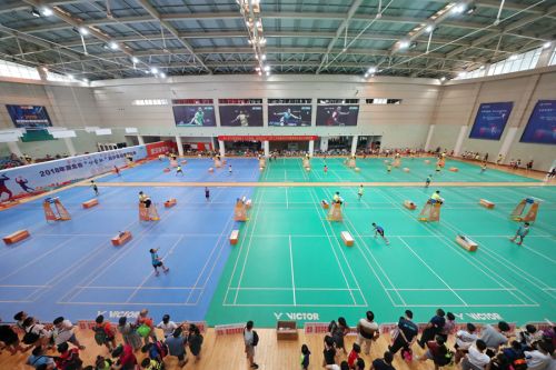 2018年省“协会杯”青少年羽毛球比赛在武汉体育中心开幕(图2)
