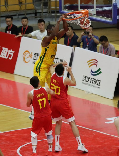 中国男篮惜败巴西 ▏在汉解开三个问号(图6)