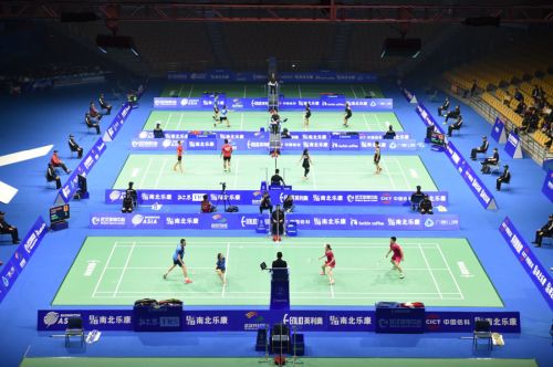 亚洲羽毛球锦标赛在武汉体育中心开幕  “雅思”“小黄鸭”顺利晋级(图1)