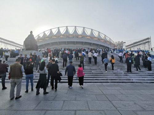 散场后6万观众席没有垃圾  “武汉式散场”展现城市文明(图1)